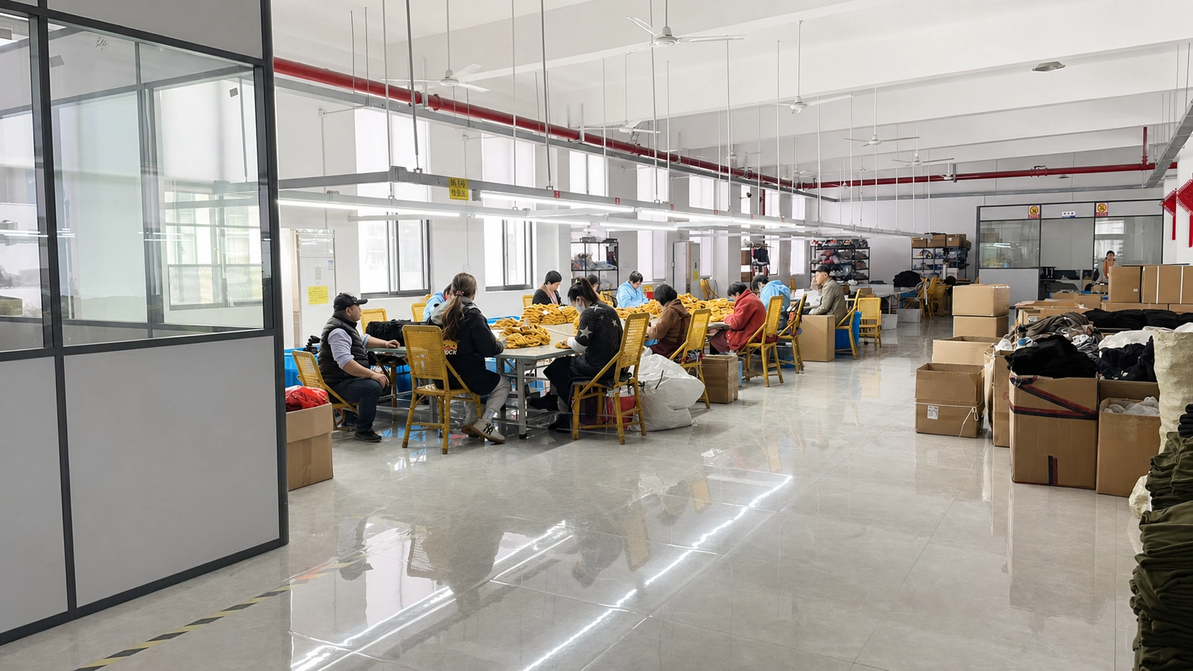 Bright finishing and checking workshop for knit products with orderly packing area